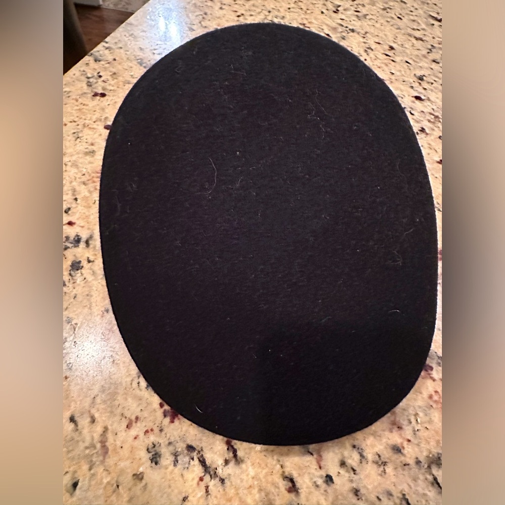 Like new black wool hat. Size L/XL